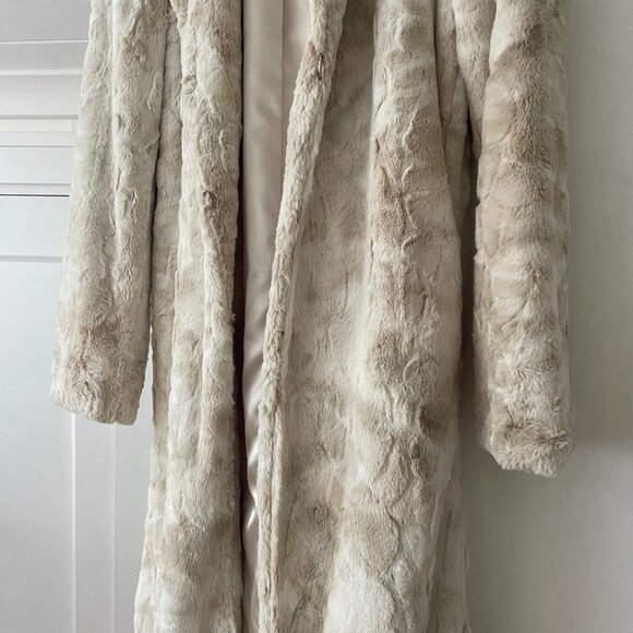 Lily Ashwell Teddy Coat (RARE) | Size XS - Picture 3 of 6